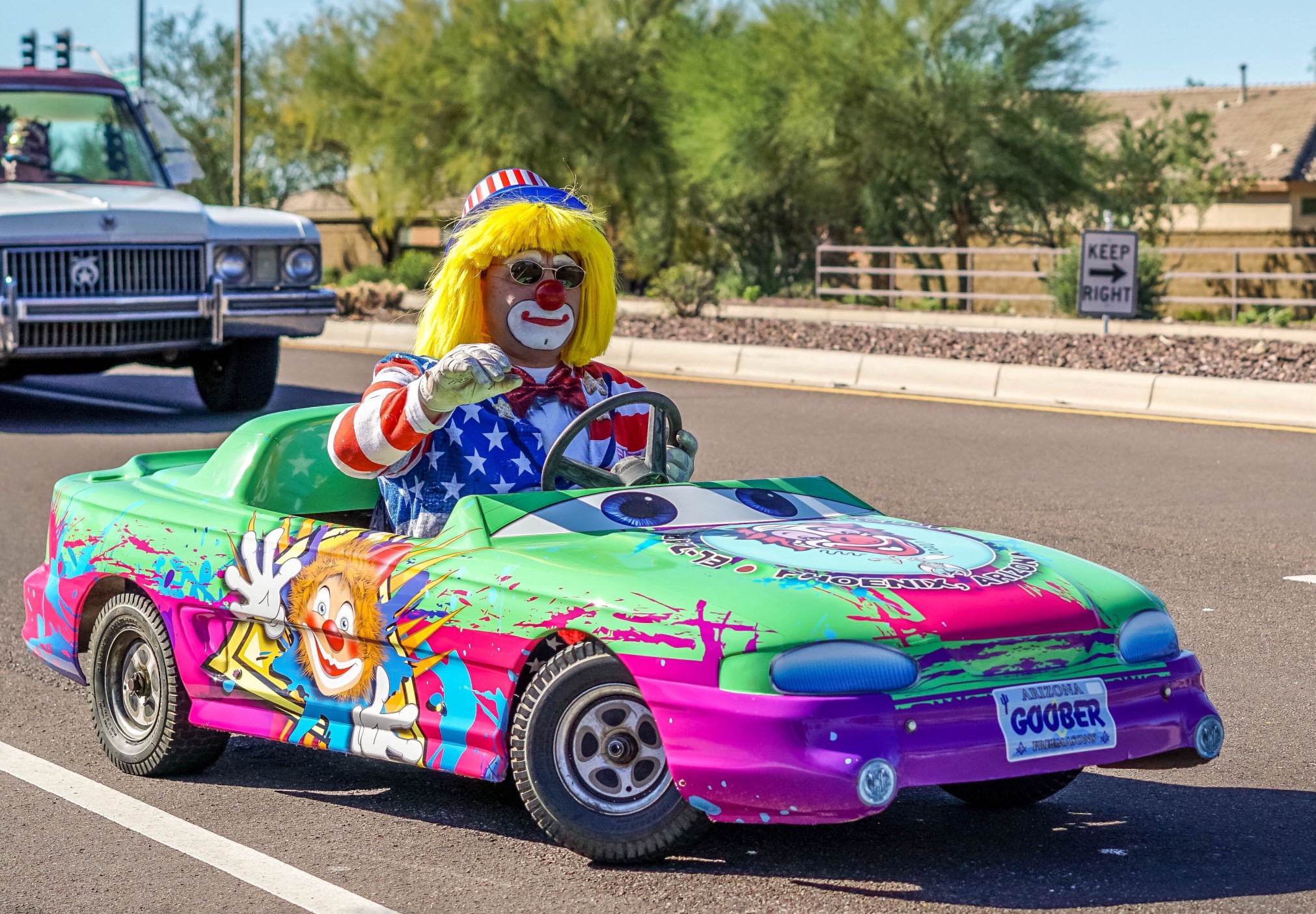 Clown car. Клоун кар. Клоун кар Малиновка. The Garden Clown in car.